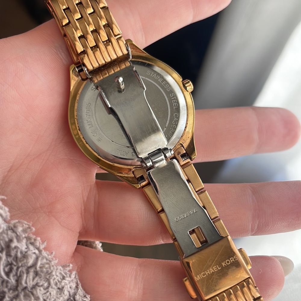 Michael Kors Rose Gold Watch - Picture 6 of 7